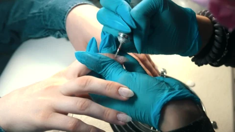 Stock Video Manicurist Working On Clients Hand Animated Wallpaper - Free Live Wallpaper