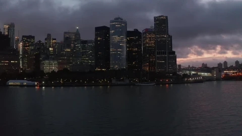 Stock Video Manhattan Skyline View Over The Water At Nigh Animated Wallpaper - Free Live Wallpaper