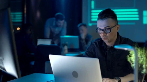 Stock Video Man Working With The Computer In The Offic Animated Wallpaper - Free Live Wallpaper
