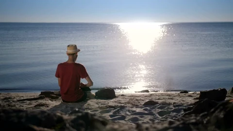 Stock Video Man Working Remotely From The Beac Animated Wallpaper - Free Live Wallpaper