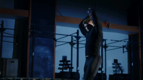 Stock Video Man Working Out With Sledgehamme Animated Wallpaper - Free Live Wallpaper