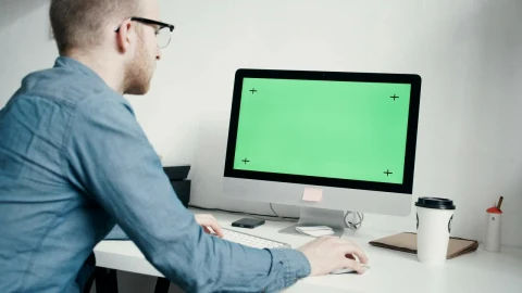 Stock Video Man Working On Green Screen Monitor In Minimal Offic Animated Wallpaper - Free Live Wallpaper