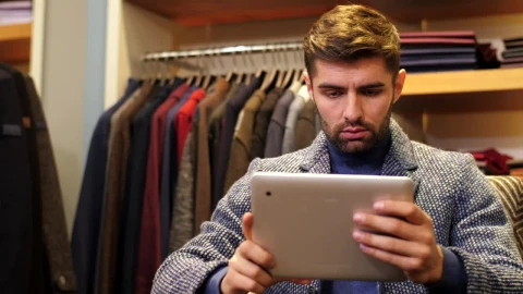 Stock Video Man Working On A Tablet In A Suit Stor Animated Wallpaper - Free Live Wallpaper