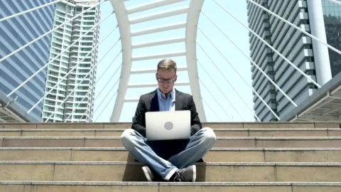 Stock Video Man Working On A Computer In The Stree Animated Wallpaper - Free Live Wallpaper