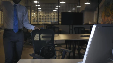 Stock Video Man Working In An Office At Nigh Animated Wallpaper - Free Live Wallpaper