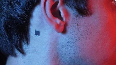 Stock Video Man With Chip On Neck Looks At Camer Animated Wallpaper - Free Live Wallpaper