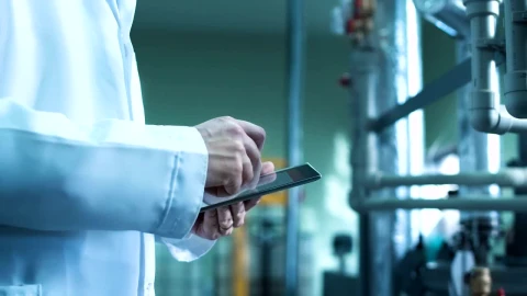 Stock Video Man Using A Tablet In An Industrial Environmen Animated Wallpaper - Free Live Wallpaper
