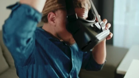 Stock Video Man Uses Vr Technology To Work From Hom Animated Wallpaper - Free Live Wallpaper