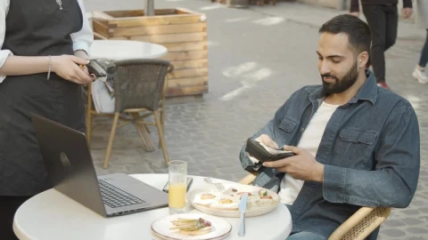 Stock Video Man Uses Credit Card On Pos To Pay For Mea Animated Wallpaper - Free Live Wallpaper