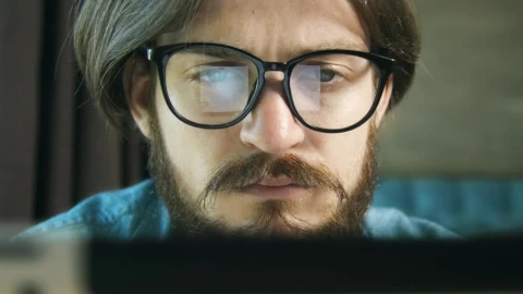 Stock Video Man Typing On Laptop Reflected In Glasse Animated Wallpaper - Free Live Wallpaper