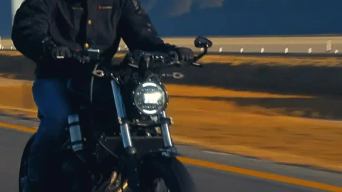 Stock Video Man Traveling Fast By Motorcycle On A Roa Animated Wallpaper - Free Live Wallpaper