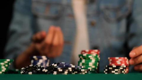 Stock Video Man Throwing Dice At A Gaming Tabl Animated Wallpaper - Free Live Wallpaper