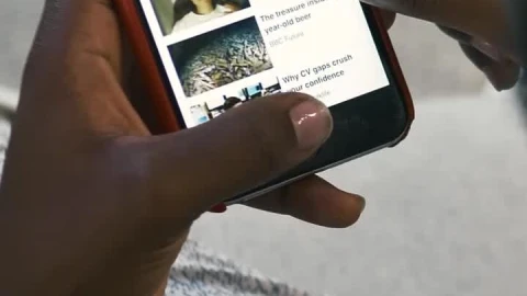 Stock Video Man Texting On Whatsap Animated Wallpaper - Free Live Wallpaper
