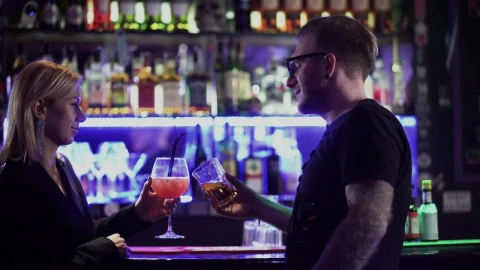 Stock Video Man Talks To Woman At Bar In Nightclu Animated Wallpaper - Free Live Wallpaper