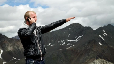 Stock Video Man Talking On Cell Phone In A Mountain Rang Animated Wallpaper - Free Live Wallpaper