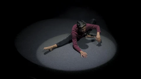 Stock Video Man Stretching In The Spotligh Animated Wallpaper - Free Live Wallpaper