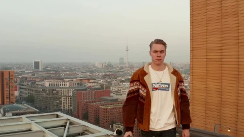 Stock Video Man Standing On The Edge Of The Roofto Animated Wallpaper - Free Live Wallpaper