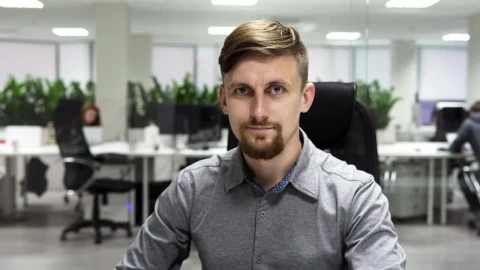 Stock Video Man Sitting In His Modern Offic Animated Wallpaper - Free Live Wallpaper