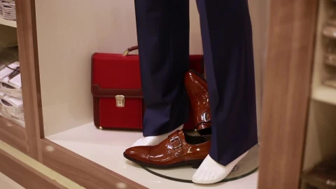 Stock Video Man Shopping Shoes At A Stor Animated Wallpaper - Free Live Wallpaper