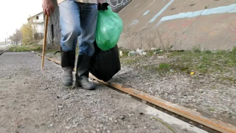 Stock Video Man Scavenging Downtow Animated Wallpaper - Free Live Wallpaper