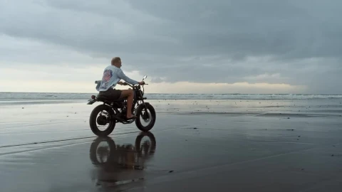 Stock Video Man Riding Motorcycle On The Beach On A Cloudy Da Animated Wallpaper - Free Live Wallpaper