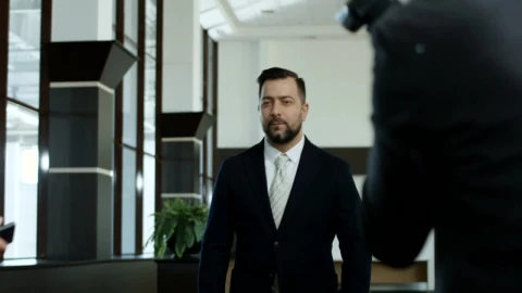 Stock Video Man Refusing Interviews From The Reporter Animated Wallpaper - Free Live Wallpaper