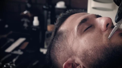 Stock Video Man Receiving A Beard Tri Animated Wallpaper - Free Live Wallpaper