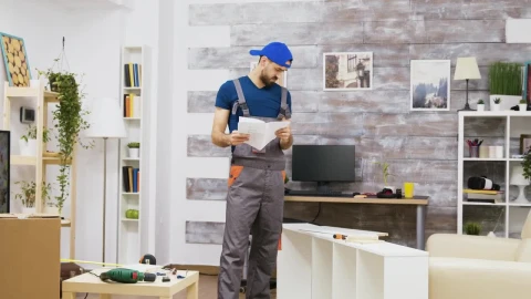 Stock Video Man Reading Instruction Animated Wallpaper - Free Live Wallpaper
