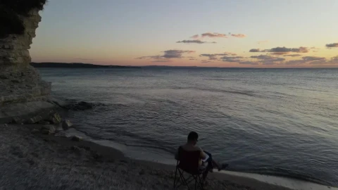 Stock Video Man Reading A Book Near The Seashor Animated Wallpaper - Free Live Wallpaper