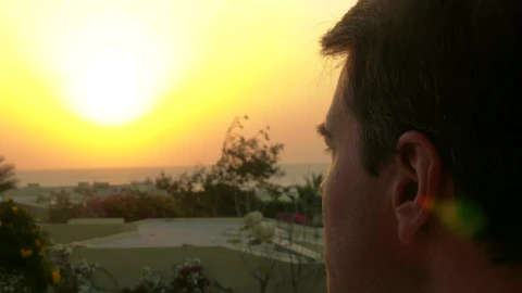 Stock Video Man Putting On Glasses To Look At The Horizo Animated Wallpaper - Free Live Wallpaper