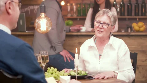 Stock Video Man Proposes Marriage During Romantic Date In Restauran Animated Wallpaper - Free Live Wallpaper