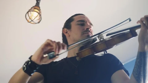 Stock Video Man Playing A Violin Indoor Animated Wallpaper - Free Live Wallpaper