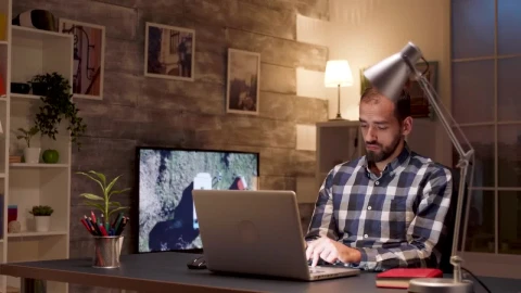 Stock Video Man Pauses To Think While Working On Lapto Animated Wallpaper - Free Live Wallpaper