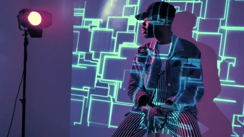 Stock Video Man Next To Floor Lam Animated Wallpaper - Free Live Wallpaper