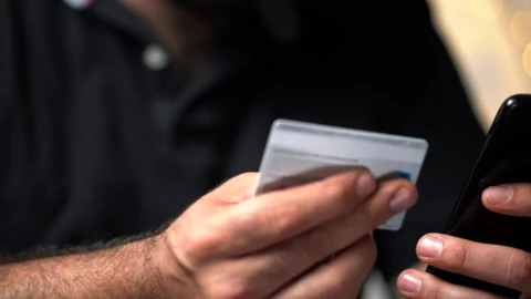 Stock Video Man Making A Transaction On His Smartphone With His Car Animated Wallpaper - Free Live Wallpaper