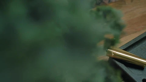 Stock Video Man Making A Cigar Out Of Wee Animated Wallpaper - Free Live Wallpaper