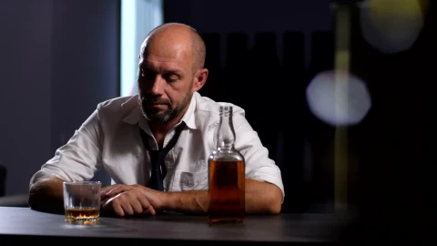 Stock Video Man Looking At A Whisky Glas Animated Wallpaper - Free Live Wallpaper