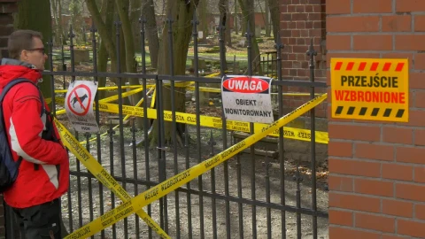 Stock Video Man Looking At A Closed Fence With Warning Sign Animated Wallpaper - Free Live Wallpaper