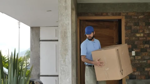 Stock Video Man Loading Packages On Doll Animated Wallpaper - Free Live Wallpaper
