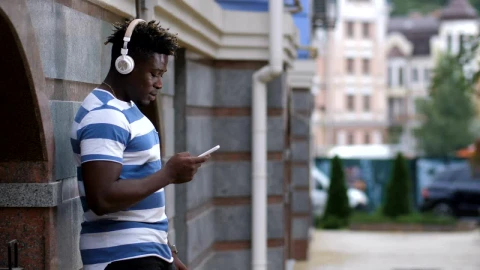 Stock Video Man Listening To Music On His Phon Animated Wallpaper - Free Live Wallpaper
