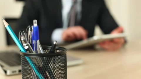 Stock Video Man In Suit Working With A Table Animated Wallpaper - Free Live Wallpaper