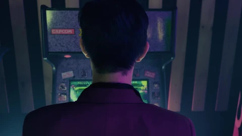 Stock Video Man In Suit Playing On Arcade Machin Animated Wallpaper - Free Live Wallpaper
