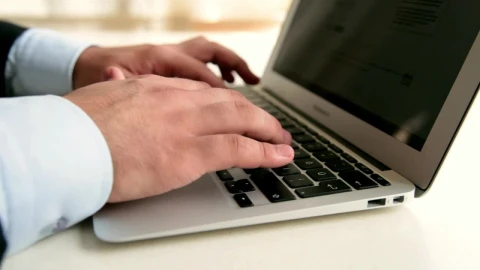 Stock Video Man In Suit Typing On A Lapto Animated Wallpaper - Free Live Wallpaper