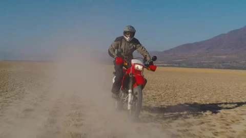 Stock Video Motorcyclist On A Red Motorcycle In The Desert Live Wallpaper - Free Live Wallpaper