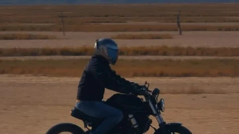 Stock Video Motorcyclist Speeding Through A Desert Live Wallpaper - Free Live Wallpaper