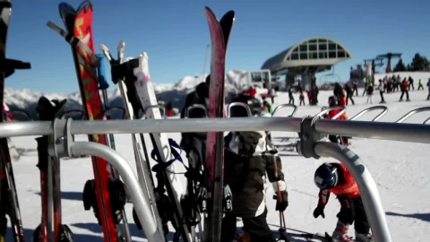 Stock Video Mountain Ski Equipment Live Wallpaper - Free Live Wallpaper