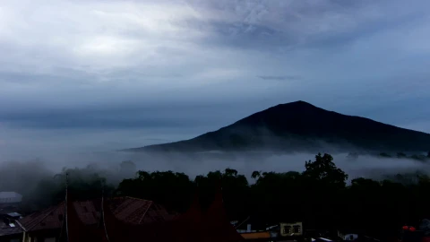 Stock Video Mountain Village Covered In Mist Live Wallpaper - Free Live Wallpaper
