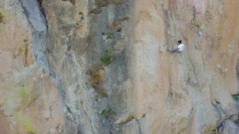 Stock Video Mountaineer Descending From A Large Mountain With A Rope Live Wallpaper - Free Live Wallpaper