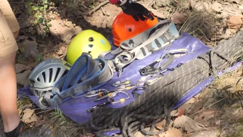 Stock Video Mountaineer Man Preparing His Safety Equipment Live Wallpaper - Free Live Wallpaper