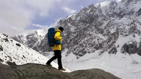 Stock Video Mountaineer Walking On Winter Mountains Live Wallpaper - Free Live Wallpaper
